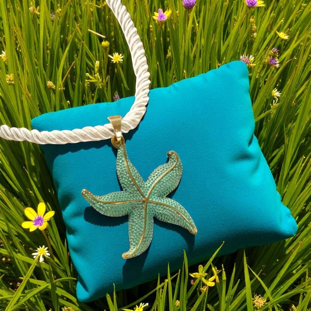 Trending Elegant Starfish Pendant Necklace - Picture 4 of 11